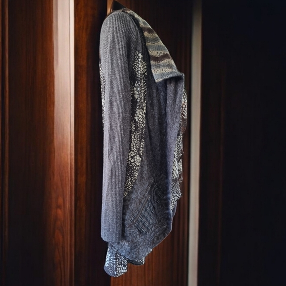 Giusto dama Mixed Fabric Made in Italy Unique Ruffled Cardigan - Picture 4 of 15